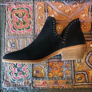 Vince camuto never worn shoes.